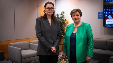 Свириденко похвасталась, что уговорила МВФ подождать с повышением налогов для украинцев