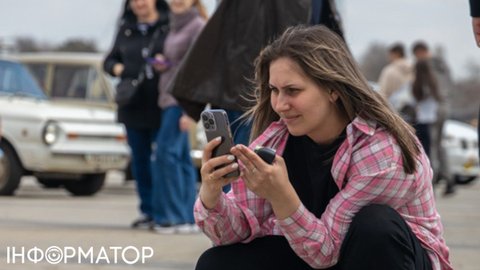 Шахраї полюють за номерами телефонів українців за кордоном: попередження від НБУ