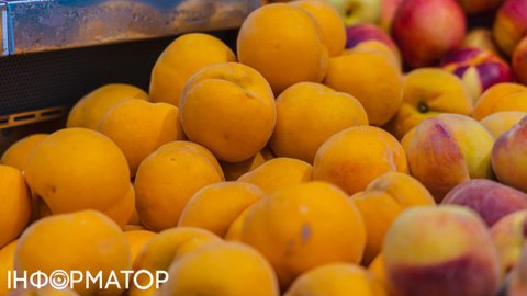 Ціни на абрикоси, персики та черешню будуть захмарними через погоду - прогноз експерта
