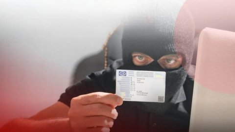 Мошенники продают водительское удостоверение онлайн, Госспецсвязи предупреждает об опасности