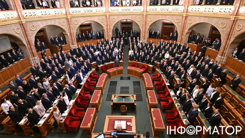 Угорський парламент одноголосно урізав зарплати депутатам на 40%