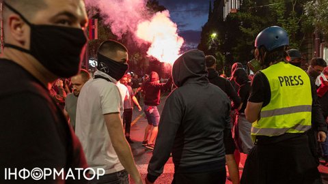 В Сербии тысячи людей вышли на протест и потребовали досрочных выборов