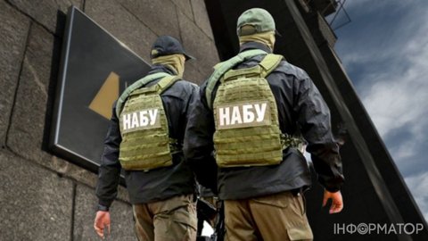 Працівника НАБУ запідозрили у незаконному переправленні ухилянтів за кордон
