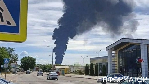 Сильна пожежа на російській Бєлгородщині - повідомляють про удари по промзоні
