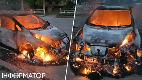 Дрон влучив в автомобіль у Херсоні - автівка загорілася, є поранені