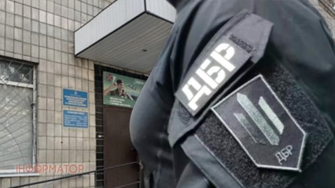 У Мукачеві проводять масштабні обшуки у ТЦК