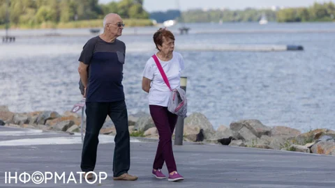 Пенсійний фонд пояснив, чи продовжать допомогу ВПО працюючим пенсіонерам