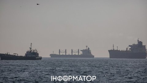 У российских портов в Черном море атаковано пять зерновозов - Bloomberg