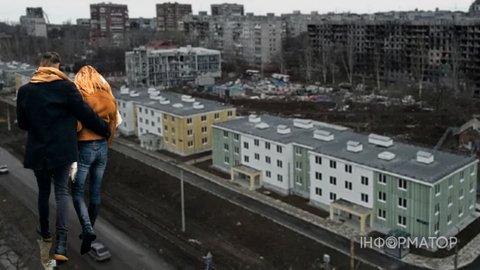 Россияне застроили руины Мариуполя новыми многоэтажками, но квартиры никто не покупает