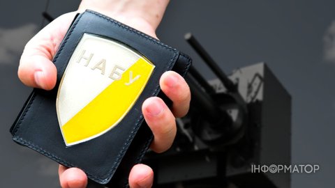 Офіцер ЗСУ та його пособник вимагали  $100 тисяч від постачальника засобів РЕБ - деталі резонансного затримання від НАБУ