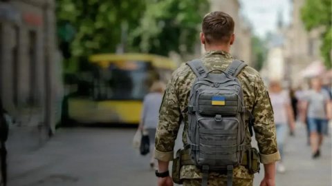 Военный ушел в СЗЧ, будет ли зарплата за предыдущий месяц, объясняет Минобороны.