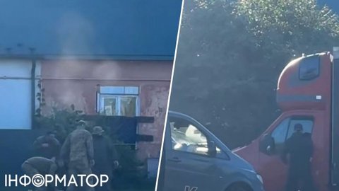 У Ковелі чоловік застосував газ проти військових ТЦК, а водій вантажівки наїхав на одного з них - відео