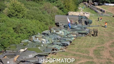 У Чехії перекинувся броньований автомобіль під час показу військової техніки - двоє постраждалих