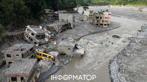 Наводнения в Китае и Непале - число жертв превысило 1000 человек