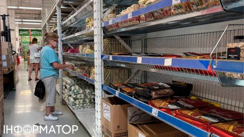 Несмотря на удары по складам, Минагрополитики просит украинцев не скупать продукты