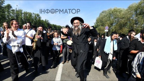 Митниця нагадала хасидам правила в'їзду в Україну