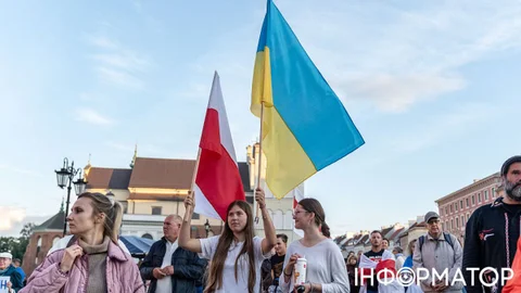Польща розвернулася у бік антиукраїнських настроїв, біженці бояться говорити рідною мовою - у Politico розкрили причини