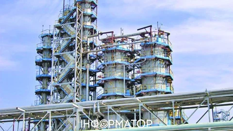 Вероятно, на НПЗ "Башнефть" в Уфе прилетели хорошие дроны - над городом поднимается дым