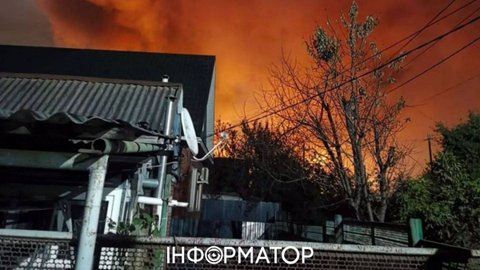 У Краснодарському краї РФ пролунала серія вибухів - горять Ільський і Афіпський НПЗ