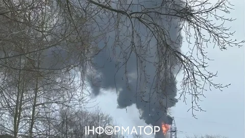 В Ухті повідомили про атаку на НПЗ Лукойлу - у мережі з’явилися відео із задимленням