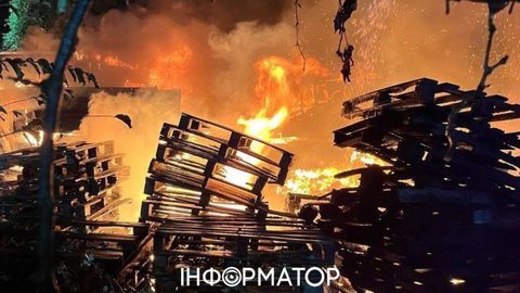 Россияне ударили БпЛА по пригороду Днепра - загорелись автомобили на территории коммунального предприятия