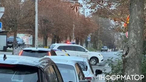 У центрі Кропивницького чоловік з автоматом і гранатами влаштував стрілянину – пролунали також вибухи