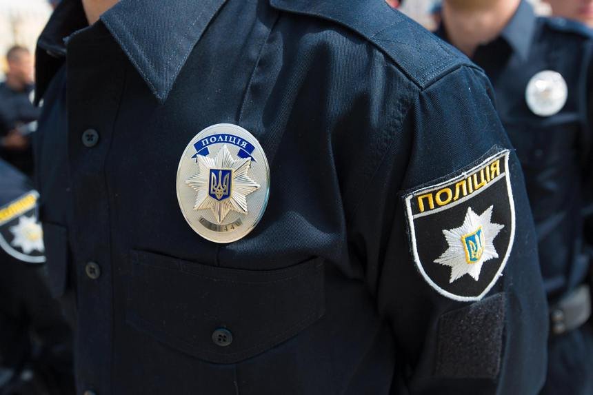 На Днепропетровщине полицейский требовал у наркоторговца взятку в 7.5 тыс. грн.
