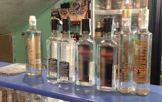 На Днепропетровщине цех по производству "паленой" водки поставлял на рынок 10 тыс. бутылок ежемесячно