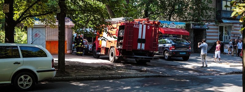 На проспекте Поля взорвался автомобиль: причины и видео с места происшествия