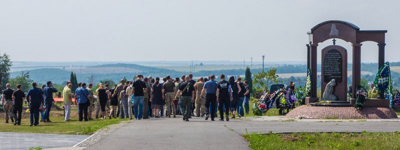 В Днепре похоронили ветерана АТО, убитого в перестрелке на Гагарина