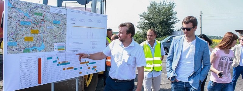 Дорожный фонд и децентрализация: Омелян рассказал о ремонте дорог в Днепре и области