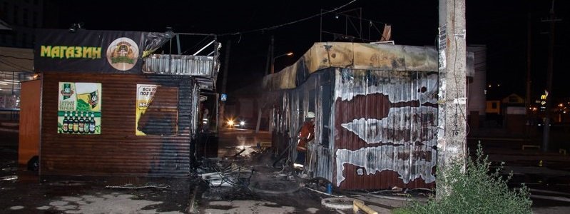 Пожар на Мануйловском проспекте: сгорела парикмахерская и два киоска