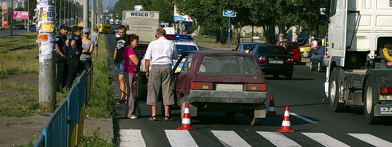 На Донецком шоссе ЗАЗ сбил женщину на пешеходном переходе