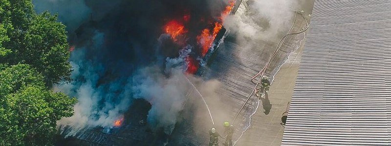 Крупный пожар на Павлова: людей эвакуировали из цехов предприятия