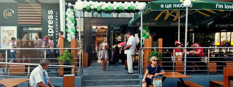 В центре Днепра открыли обновленный McDonald’s: плюсы и минусы заведения