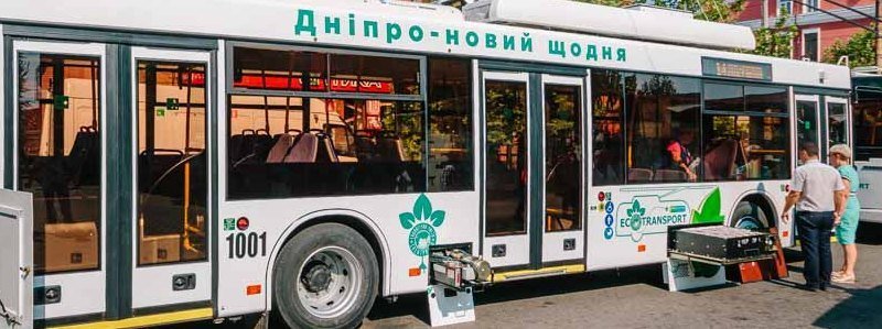 Мэр Днепра Филатов показал премьеру Гройсману днепровские троллейбусы с автономным ходом