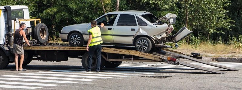 На Малиновского столкнулись два Opel: есть пострадавшие