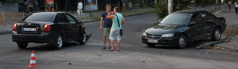 В центре Днепра столкнулись Chevrolet и Opel: есть пострадавшие