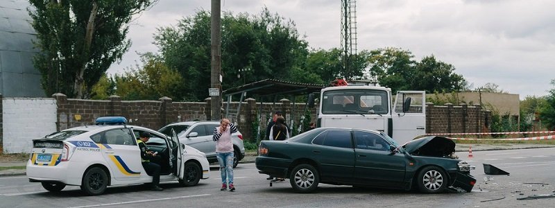 ДТП на Криворожской: столкнулись грузовик и Toyota