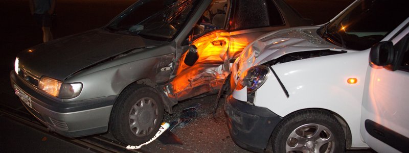 На Богдана Хмельницкого столкнулись Nissan и Renault: пострадали два человека