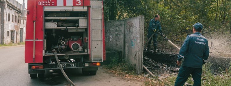 Пожар на Слобожанском под виадуком: подробности