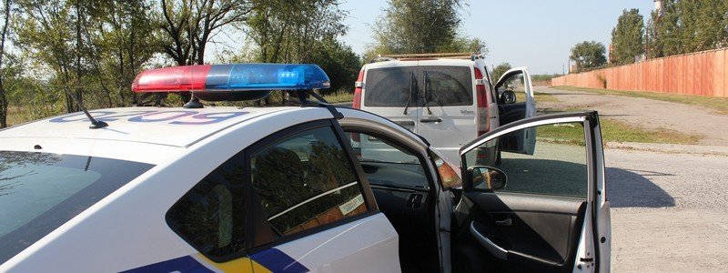В Днепре на Хмельницкого водитель Mercedes стрелял из открытого окна