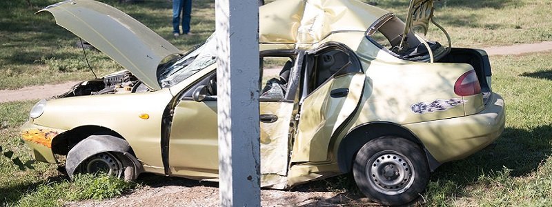 На Запорожском шоссе Daewoo Lanos вылетел на обочину: пострадал мужчина