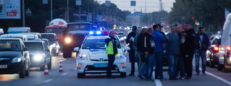 На Запорожском шоссе столкнулись Lexus и мотоцикл: пострадал мужчина