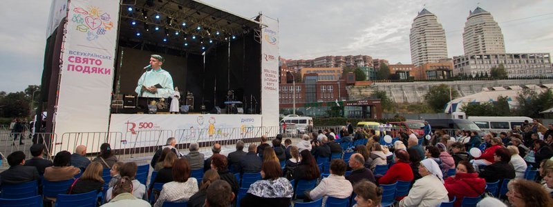 Участники шоу "Голос країни" выступили на Фестивальном причале