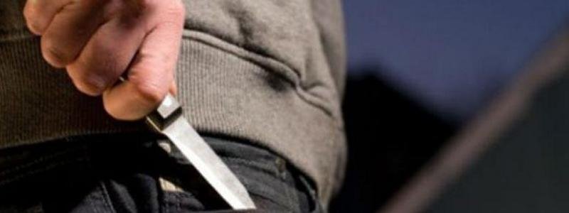 Разбойное нападение в центре Днепра: у мужчины украли личные вещи