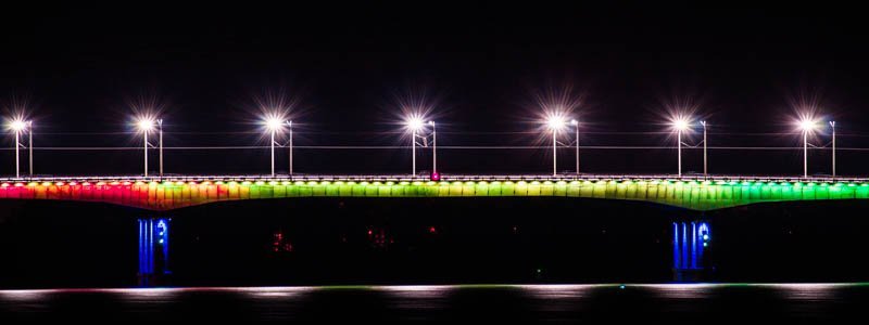 На Кайдакском мосту тестируют инновационную подсветку