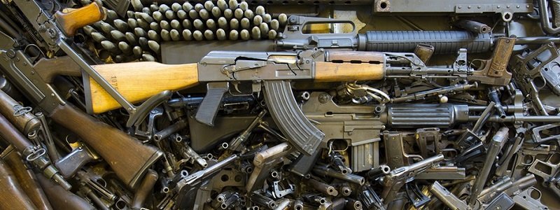 В Днепре преступная группировка во главе с военным торговала самодельным оружием