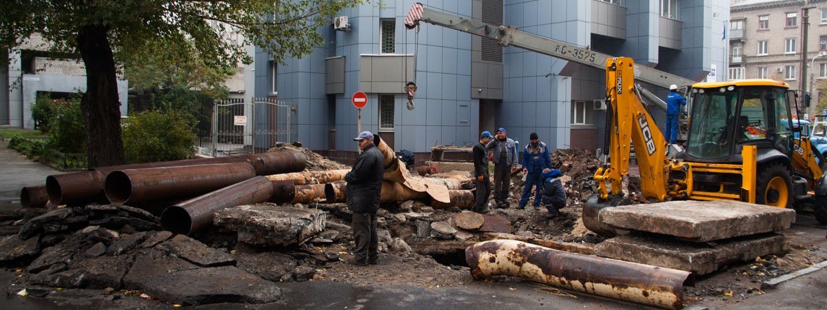 В центре Днепра перекрыли улицу: идут ремонтные работы