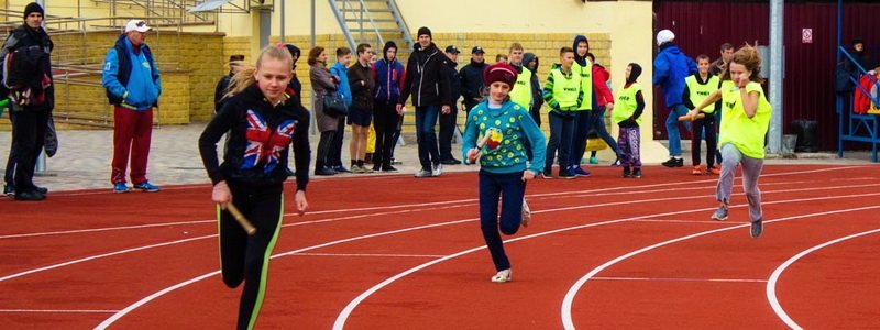 Путь к Олимпу: на стадионе "Трудовые резервы" прошли соревнования по легкой атлетике для школьников
